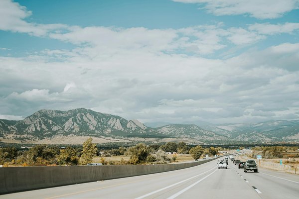 Les Normes Essentielles pour un Casque Moto Sécurisé : Votre Guide Ultime